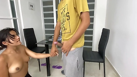 Ebony guy takes a brunette babe's cunny into his mouth