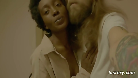 Ebony hottie gets her tight ass fucked in an amateur porn video