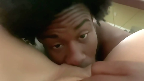 Ebony woman in a foot fetish show with a great foot squirt