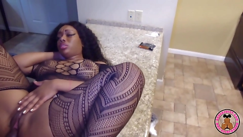 Ebony babe giving her big ass 1st time in a homemade clip
