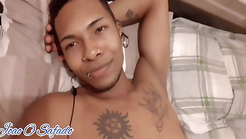 sexy babe is fucking naked in her room in a solo clip