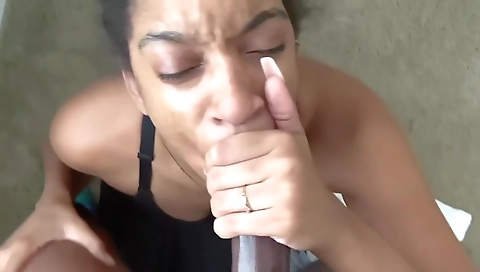 Ebony deepthroat blowjob with bbc on amateur porn clip