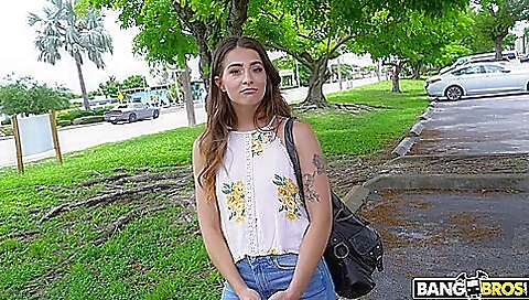 Peter Green, Sofie Reyez Money Loving Latina Takes A Ride / 22.8.2018
