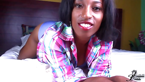 Amateur ebony woman with a big booty enjoys her feet