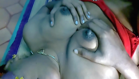 Mature ebony babe gets fucked in her very tight pussy