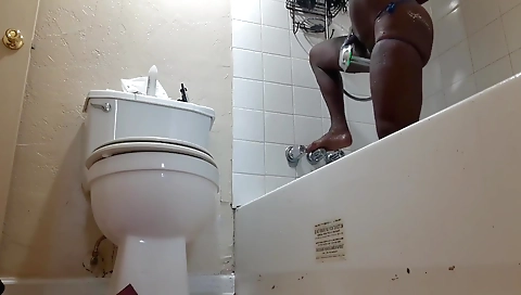 Webcam solo video of a sexy ebony girl with big ass